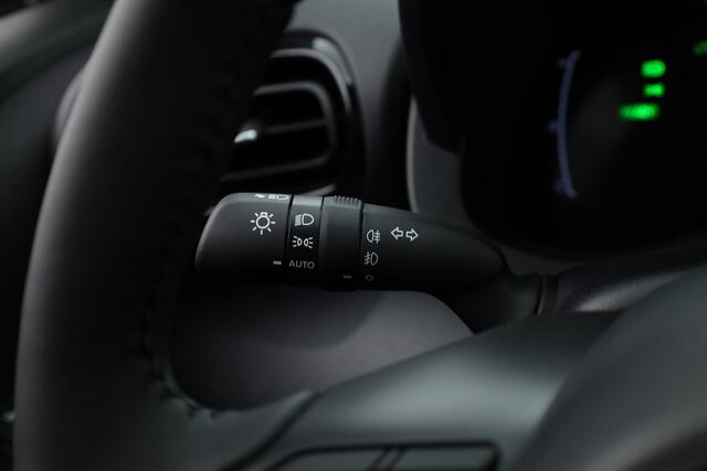 Toyota YARIS Cross 1.5 Hybrid 130pk Teamplayer | Winter pack | Safety pack | Navi | Adapt. Cruise | Camera | Keyless