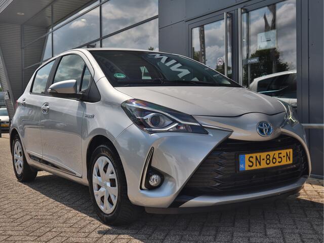 Toyota YARIS 1.5 Hybrid Design Red | Achteruitrijcamera | Climate Control | Cruise Control | 15 Inch Lichtmetalen velgen