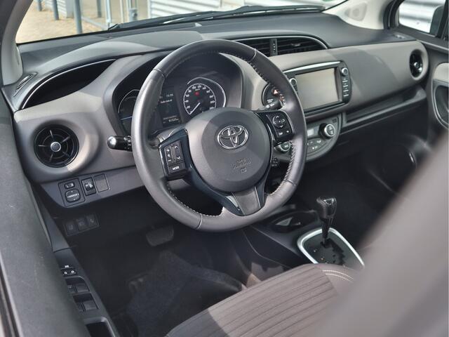 Toyota YARIS 1.5 Hybrid Design Red | Achteruitrijcamera | Climate Control | Cruise Control | 15 Inch Lichtmetalen velgen