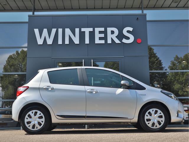 Toyota YARIS 1.5 Hybrid Design Red | Achteruitrijcamera | Climate Control | Cruise Control | 15 Inch Lichtmetalen velgen