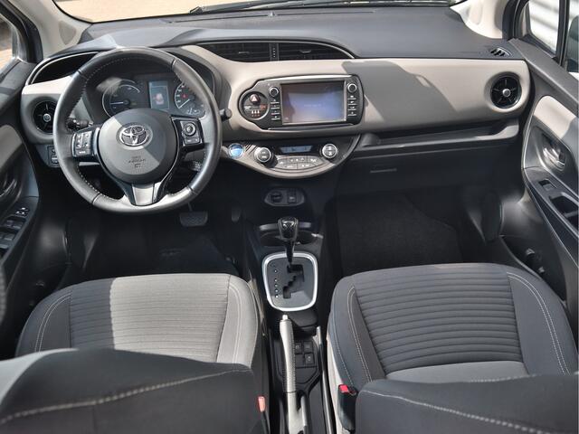 Toyota YARIS 1.5 Hybrid Design Red | Achteruitrijcamera | Climate Control | Cruise Control | 15 Inch Lichtmetalen velgen