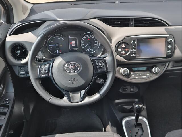 Toyota YARIS 1.5 Hybrid Design Red | Achteruitrijcamera | Climate Control | Cruise Control | 15 Inch Lichtmetalen velgen