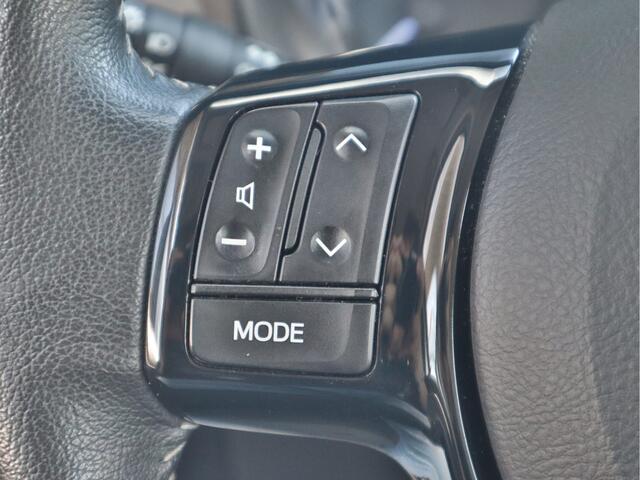 Toyota YARIS 1.5 Hybrid Design Red | Achteruitrijcamera | Climate Control | Cruise Control | 15 Inch Lichtmetalen velgen