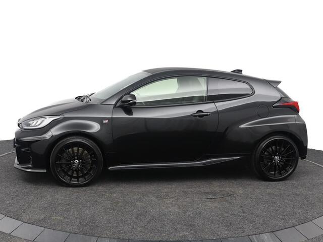 Toyota YARIS 1.6 GR Premium | 4WD | 261 PK | Apple carplay | Stuur en stoelverwarming |