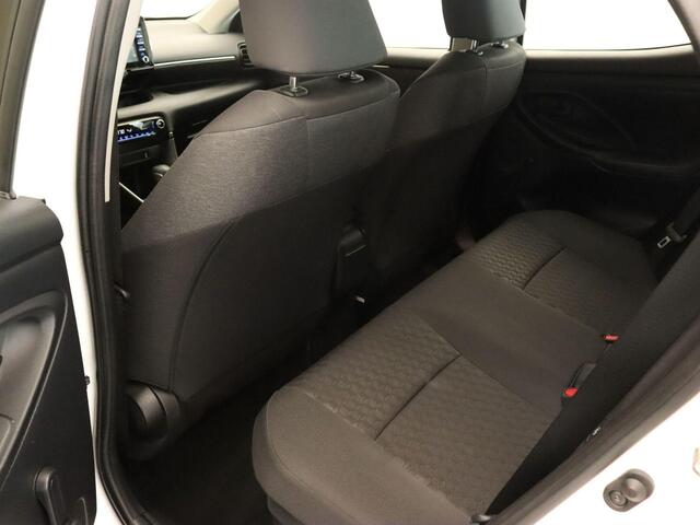 Toyota YARIS 1.5 Hybrid Active - ORIGINEEL NEDERLANDSE AUTO - AFNEEMBARE TREKHAAK - CRUISE CONTROL ADAPTIEF - APPLE CARPLAY/ANDROID AUTO - CLIMATE CONTROL - LEDEREN STUURWIEL - MULTIFUNCTIONEEL STUURWIEL