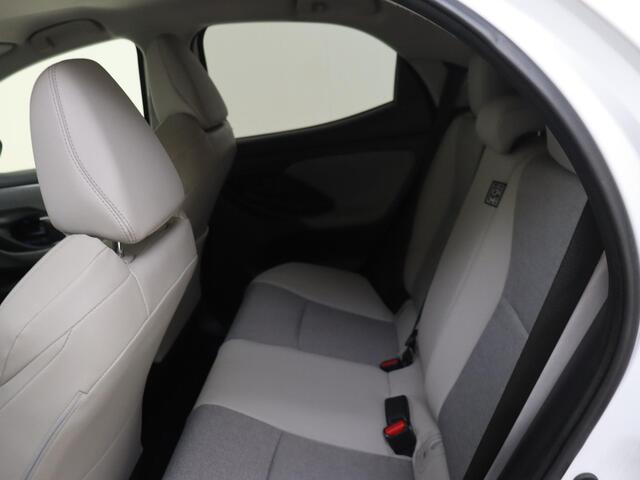 Toyota YARIS 1.5 Hybrid Executive | AUTOMAAT | Navigatie | Achteruitrijcamera | Cruise & Climate Control | Privacy Glass | LM Velgen