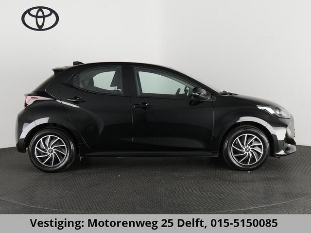 Toyota YARIS 1.5 HYBRIDE BLACKLINE GARANTIE 6-2034 AUTOMAAT. CLOUD NAVI. SLECHTS 10.000 KM.