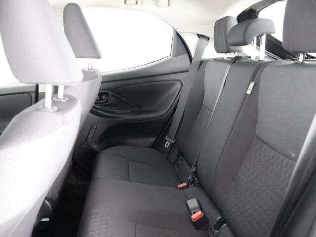 Toyota YARIS 1.5 HYBRIDE BLACKLINE GARANTIE 6-2034 AUTOMAAT. CLOUD NAVI. SLECHTS 10.000 KM.