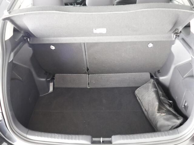 Toyota YARIS 1.5 HYBRIDE BLACKLINE GARANTIE 6-2034 AUTOMAAT. CLOUD NAVI. SLECHTS 10.000 KM.