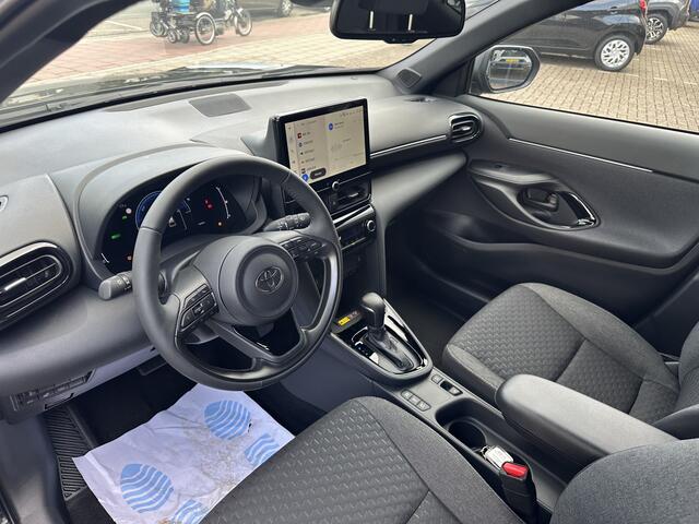 Toyota YARIS Cross 1.5 Hybrid 130pk Executive Limited dodehoekdetectie / stoelverwarming / stuurwielverwarming / parkeersensoren voor + achter / Navigatie / Apple Carplay / Android Auto / parkeercamera / Nieuwe auto / 10 jaar garantie / rijklaarprijs