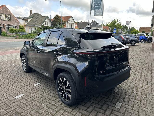 Toyota YARIS Cross 1.5 Hybrid 130pk Executive Limited dodehoekdetectie / stoelverwarming / stuurwielverwarming / parkeersensoren voor + achter / Navigatie / Apple Carplay / Android Auto / parkeercamera / Nieuwe auto / 10 jaar garantie / rijklaarprijs
