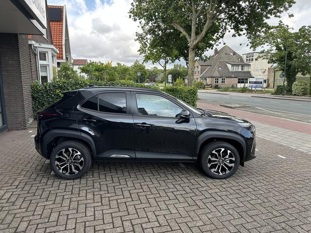Toyota YARIS Cross 1.5 Hybrid 130pk Executive Limited dodehoekdetectie / stoelverwarming / stuurwielverwarming / parkeersensoren voor + achter / Navigatie / Apple Carplay / Android Auto / parkeercamera / Nieuwe auto / 10 jaar garantie / rijklaarprijs