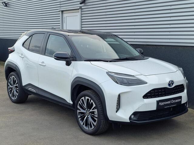 Toyota YARIS Cross 1.5 Hybrid Adventure CVT-Automaat Bi-Tone Parelmoer wit met zwart dak | Dodehoekdetectie | Achteruitrij camera| Stoelverwarming | Adaptive cruise control | Trekhaak | All season banden | Keyless | Parkeersensoren |