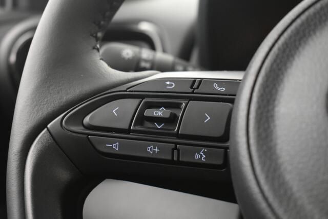 Toyota YARIS 1.5 Hyb Nieuw Rijklaar Camera PDC v+a Stoel/Stuur Verwarming Adaptive Cruise Control