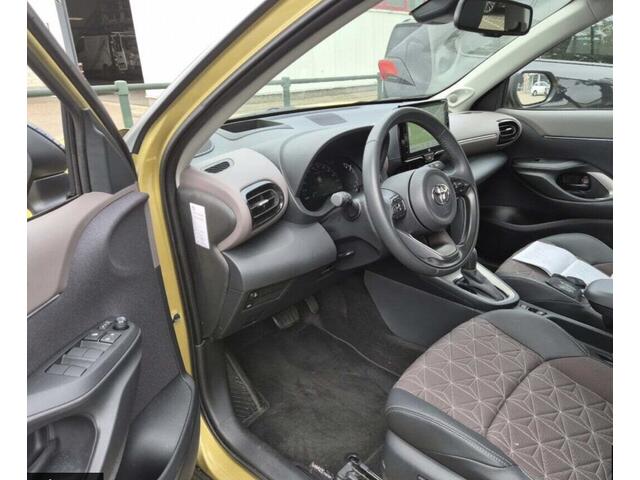 Toyota YARIS Cross 1.5 Hybrid Executive JBL // Head Up // Dodehoek detectie // NL -Auto // Zeer Compleet // 4.000km !! Info Roel 0492-588951