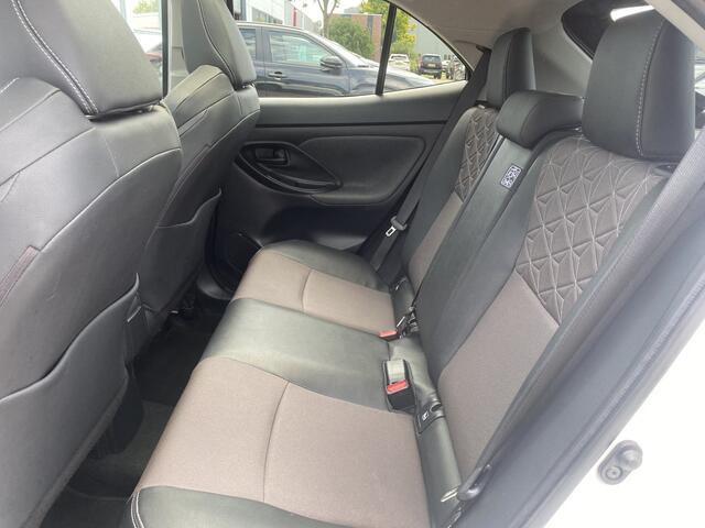 Toyota YARIS Cross 1.5 Hybrid Executive Panorama Trekhaak NL Auto HUD PDC Navi Carplay Stoel Verw