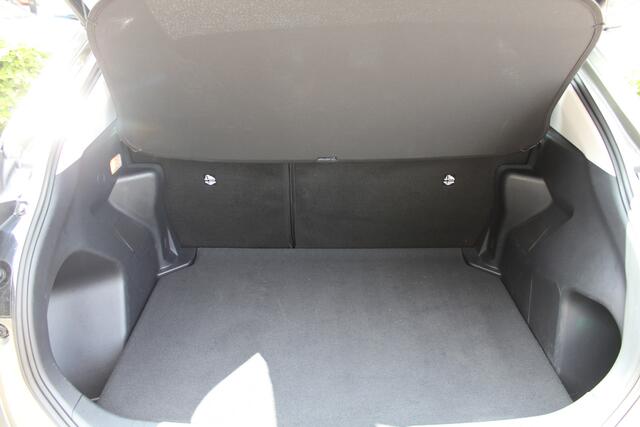Toyota YARIS Cross 1.5 Hybrid Dynamic Plus | Rijklaar | HUD | Elek achterklep | Stoel/Stuur-verwarming | Apple/Android