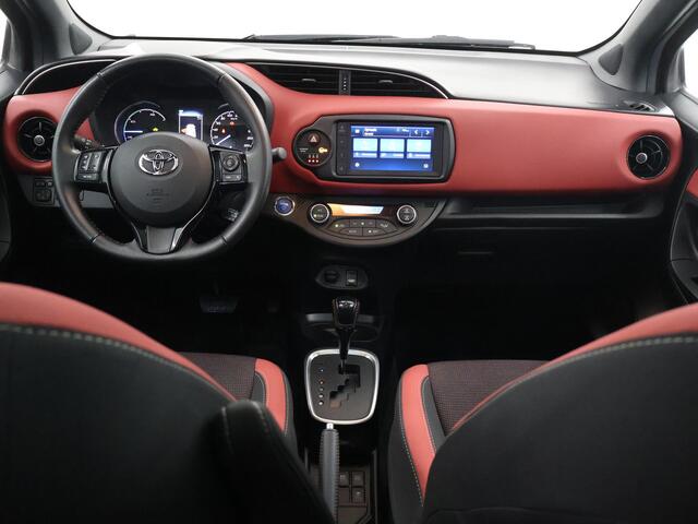 Toyota YARIS 1.5 Hybrid Dynamic | Panoramadak | Climate Control | Parkeercamera | Cruise control |