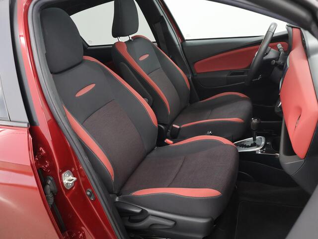 Toyota YARIS 1.5 Hybrid Dynamic | Panoramadak | Climate Control | Parkeercamera | Cruise control |