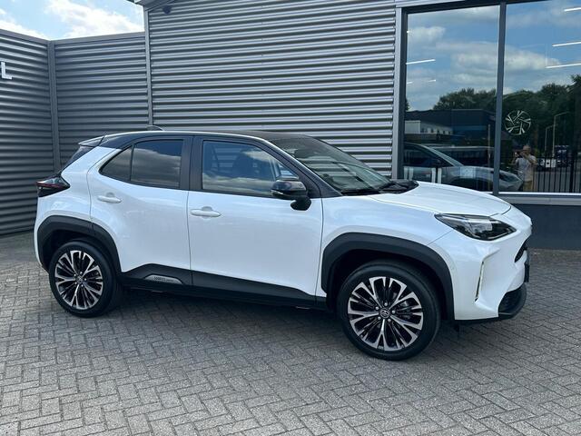 Toyota YARIS Cross 1.5 Hybrid Adventure | Panodak | Navigatie | Apple Carplay | Trekhaak Afneembaar | 360 Camera | Elektrische Achterklep |