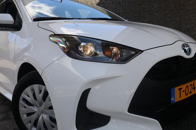 Toyota YARIS 1.5 Hybride | Geen import | Navigatie | Camera