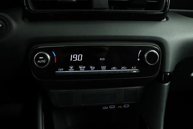 Toyota YARIS 1.5 Hybrid 115 First Edition