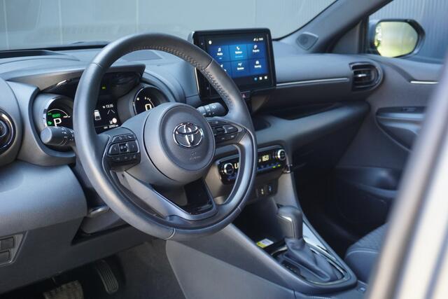 Toyota YARIS 1.5 Hybrid Dynamic | Camera | ACC | HUD | Winter Pakket | Smart Connect met 9 inch scherm |
