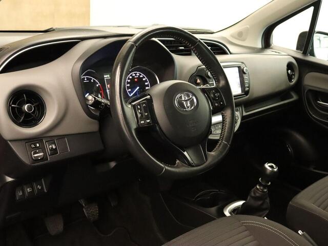 Toyota YARIS 1.5 VVT-i Aspiration - ORIGINEEL NEDERLANDSE AUTO - CLIMATE CONTROL - NAVIGATIE - CAMERA - LEDEREN STUUR - CRUISE CONTROL - BLUETOOTH - 6 VERSNELLINGEN - BOTSHERKENNING