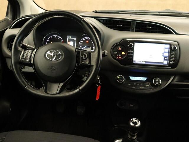 Toyota YARIS 1.5 VVT-i Aspiration - ORIGINEEL NEDERLANDSE AUTO - CLIMATE CONTROL - NAVIGATIE - CAMERA - LEDEREN STUUR - CRUISE CONTROL - BLUETOOTH - 6 VERSNELLINGEN - BOTSHERKENNING