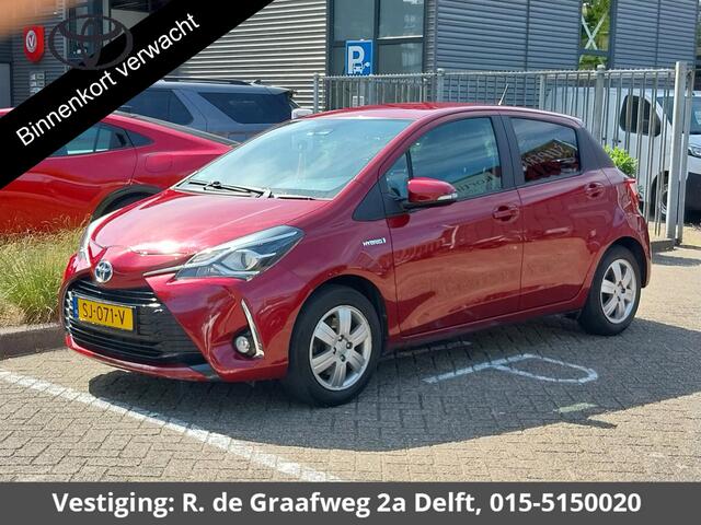Toyota YARIS 1.5 Hybrid Design Red | Climate Control | Lichtmetalen velgen | Camera |