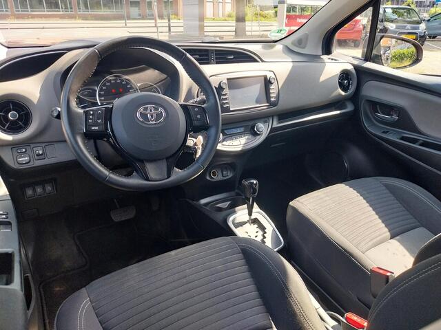 Toyota YARIS 1.5 Hybrid Design Red | Climate Control | Lichtmetalen velgen | Camera |