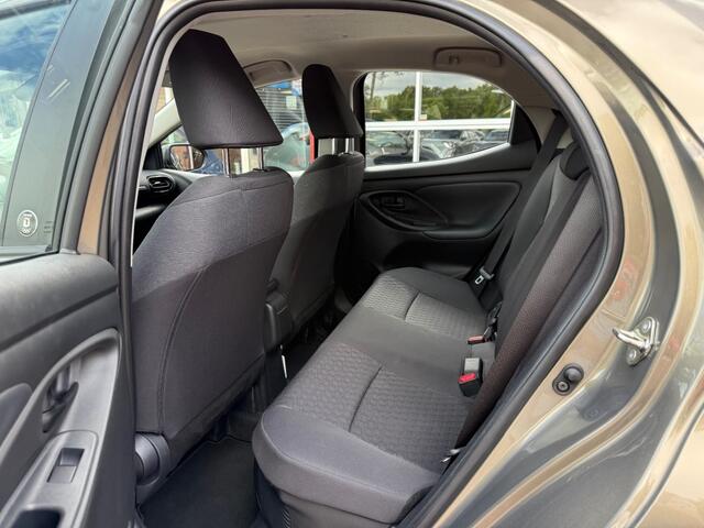 Toyota YARIS 1.5 HYBRID 5-DRS DYNAMIC AUTOMAAT! LUXE UITVIERING SLECHTS 14.176 KM