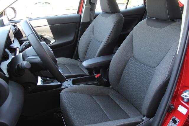 Toyota YARIS Cross 1.5 Hybrid Dynamic Plus | Rijklaar | Head Up | El. achterklep | Stoel-/stuurverw. | LED | Navi | Apple/Android | Keyless | Camera