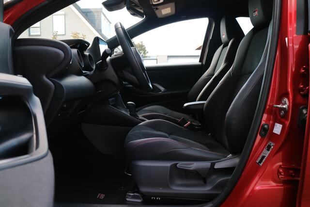 Toyota YARIS 1.5 Hybrid GR Sport | Automaat! | Navi | Carplay |