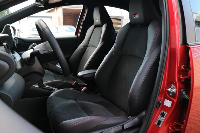 Toyota YARIS 1.5 Hybrid GR Sport | Automaat! | Navi | Carplay |