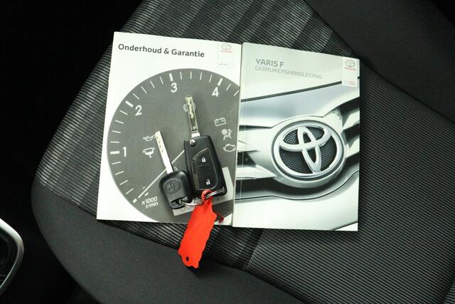 Toyota YARIS 1.3 VVT-i Aspiration Bi-Tone | Airco | Cruise-Control | Parkeercamera | Lichtmetalen-Velgen |