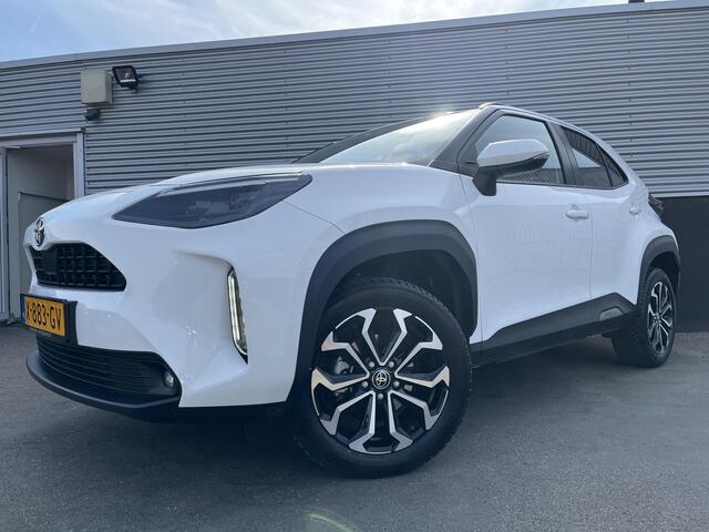 Toyota YARIS Cross 1.5 Hybrid Dynamic Navigatie, 1e eign. NL-Auto, LMV + All season banden, Privacy glass, Smart Key, Achteruitrijcamera, LED, Adaptieve cruise control