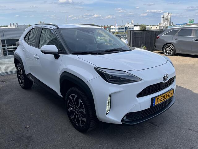 Toyota YARIS Cross 1.5 Hybrid Dynamic Navigatie, 1e eign. NL-Auto, LMV + All season banden, Privacy glass, Smart Key, Achteruitrijcamera, LED, Adaptieve cruise control