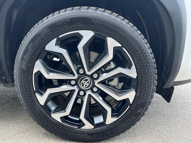 Toyota YARIS Cross 1.5 Hybrid Dynamic Navigatie, 1e eign. NL-Auto, LMV + All season banden, Privacy glass, Smart Key, Achteruitrijcamera, LED, Adaptieve cruise control