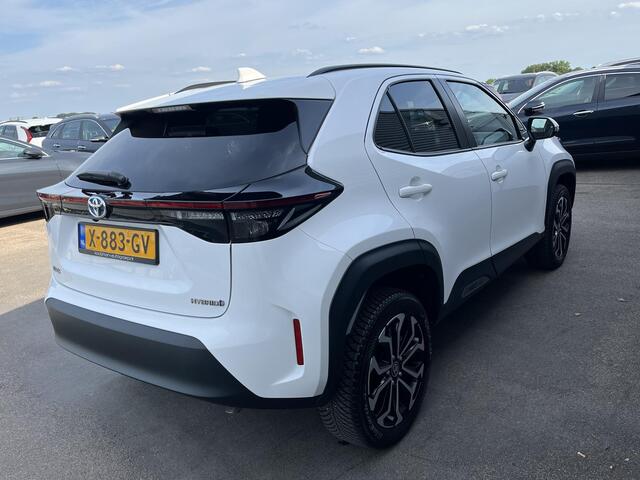 Toyota YARIS Cross 1.5 Hybrid Dynamic Navigatie, 1e eign. NL-Auto, LMV + All season banden, Privacy glass, Smart Key, Achteruitrijcamera, LED, Adaptieve cruise control