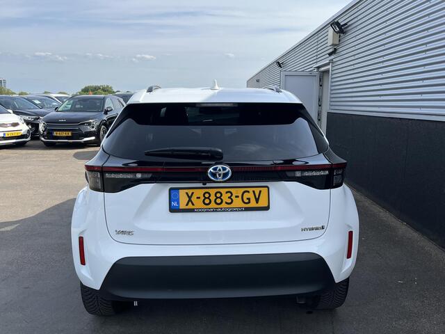 Toyota YARIS Cross 1.5 Hybrid Dynamic Navigatie, 1e eign. NL-Auto, LMV + All season banden, Privacy glass, Smart Key, Achteruitrijcamera, LED, Adaptieve cruise control