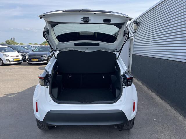 Toyota YARIS Cross 1.5 Hybrid Dynamic Navigatie, 1e eign. NL-Auto, LMV + All season banden, Privacy glass, Smart Key, Achteruitrijcamera, LED, Adaptieve cruise control