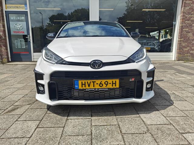 Toyota YARIS 300