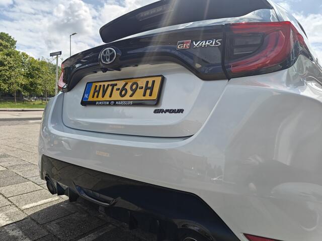 Toyota YARIS 300