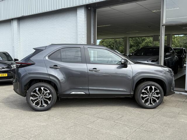 Toyota YARIS Cross 1.5 Hybrid 130 Dynamic Comfortpack|Parkeersensoren|Blindspot|Stoelverwarming Nieuwe auto, direct rijden! Van 36.985,= nu 34.450,= rijklaar!!!