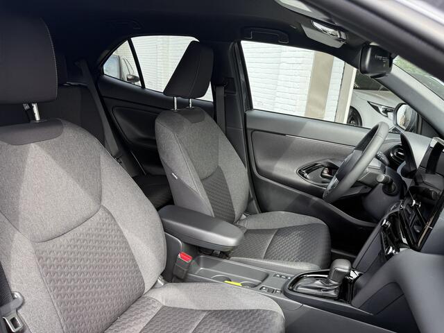 Toyota YARIS Cross 1.5 Hybrid 130 Dynamic Comfortpack|Parkeersensoren|Blindspot|Stoelverwarming Nieuwe auto, direct rijden! Van 36.985,= nu 34.450,= rijklaar!!!