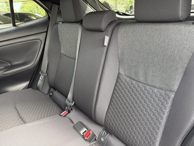 Toyota YARIS Cross 1.5 Hybrid 130 Dynamic Comfortpack|Parkeersensoren|Blindspot|Stoelverwarming Nieuwe auto, direct rijden! Van 36.985,= nu 34.450,= rijklaar!!!