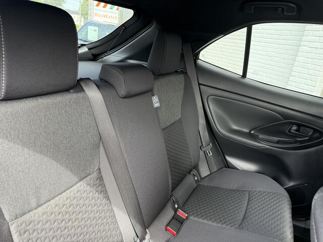 Toyota YARIS Cross 1.5 Hybrid 130 Dynamic Comfortpack|Parkeersensoren|Blindspot|Stoelverwarming Nieuwe auto, direct rijden! Van 36.985,= nu 34.450,= rijklaar!!!
