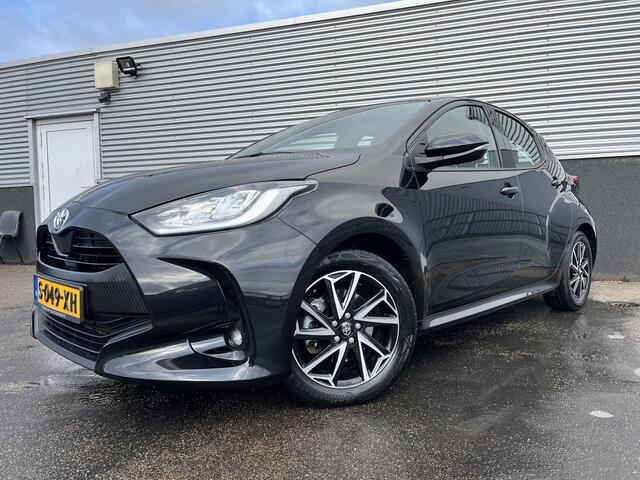 Toyota YARIS 1.5 Hybrid Dynamic Trekhaak, LED, Smart Key, Lichtmetalen velgen, Nieuw geleverd, 1e eign. Apple Caprlay en/of Android auto, Achteruitrijcamera