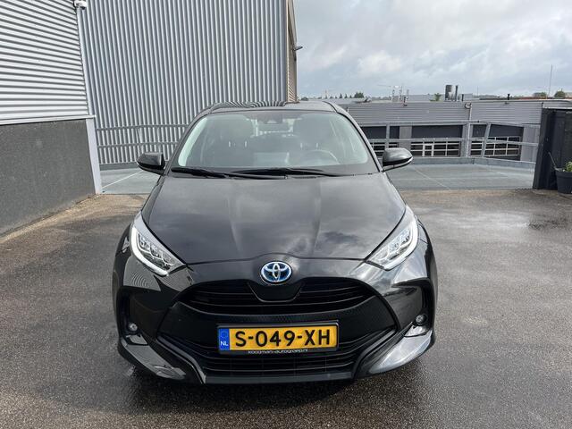 Toyota YARIS 1.5 Hybrid Dynamic Trekhaak, LED, Smart Key, Lichtmetalen velgen, Nieuw geleverd, 1e eign. Apple Caprlay en/of Android auto, Achteruitrijcamera